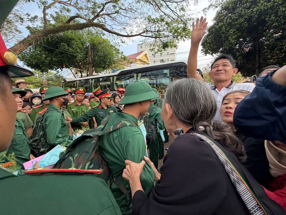 Gần 5.450 thanh niên Đắk Lắk tự hào khoác ba lô lên đường bảo vệ Tổ quốc - ảnh 6