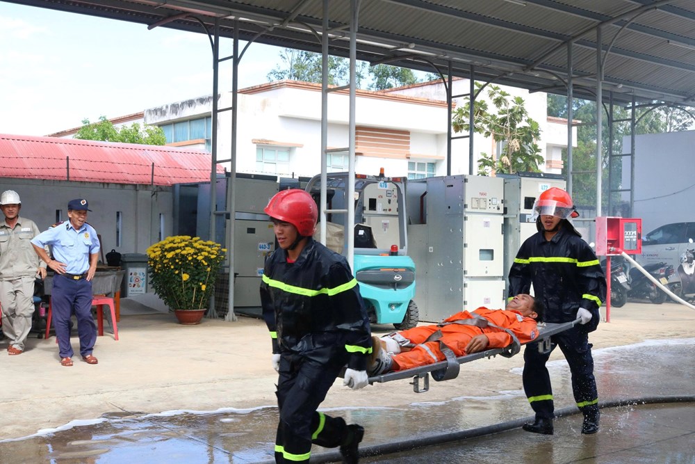 PC Quảng Ngãi thực tập phương án cứu nạn, cứu hộ tại Kho vật tư cơ sở 2 - ảnh 3