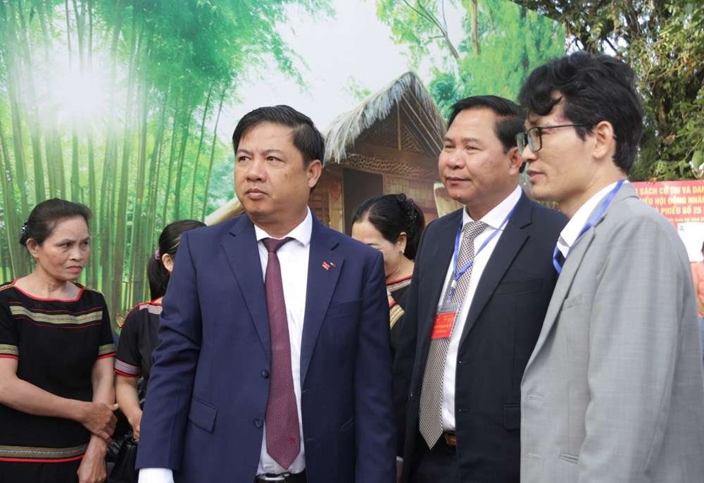 Hơn 2,4 triệu cử tri Đắk Lắk nô nức đi bầu cử trong Ngày hội non sông - ảnh 1