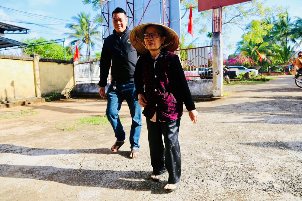 Hơn 2,4 triệu cử tri Đắk Lắk nô nức đi bầu cử trong Ngày hội non sông - ảnh 5