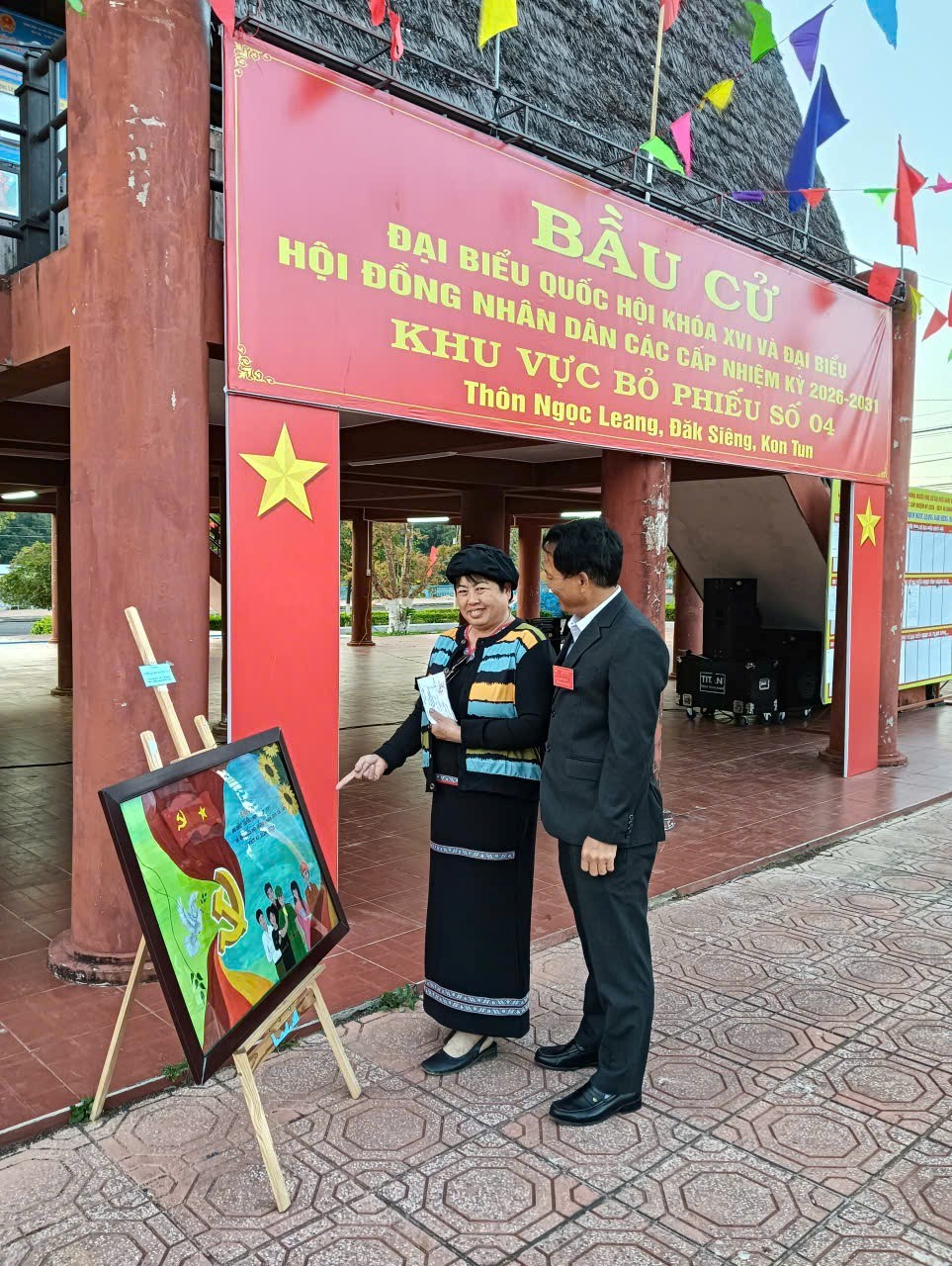 Quảng Ngãi: Mang thùng phiếu đến tận nhà Mẹ Việt Nam Anh hùng - ảnh 4