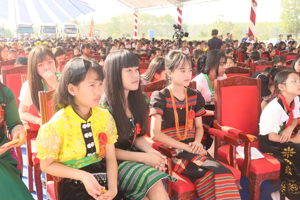 Quảng Ngãi khởi công 5 trường nội trú hơn 1.100 tỉ đồng tại các xã biên giới - ảnh 5