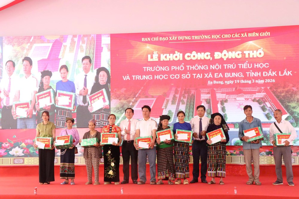 Phó Thủ tướng Hồ Quốc Dũng dự Lễ khởi công trường phổ thông liên cấp tại tỉnh Đắk Lắk - ảnh 3