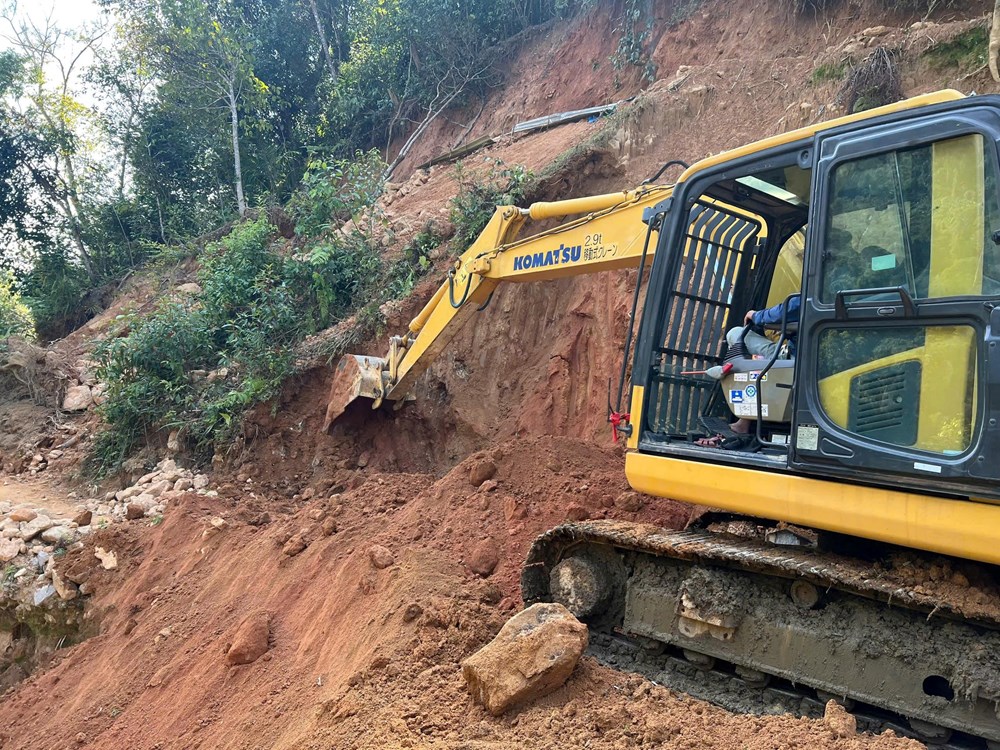 PC Quảng Ngãi: Nỗ lực vượt khó đưa điện lưới quốc gia về với 123 hộ dân Tu Thôn - ảnh 2