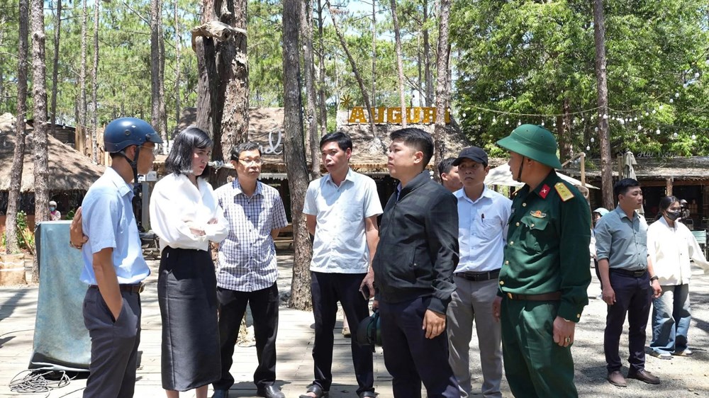 Quảng Ngãi: Cháy lớn tại Khu phố đêm Măng Đen, 6 gian hàng bị thiệt hại - ảnh 1