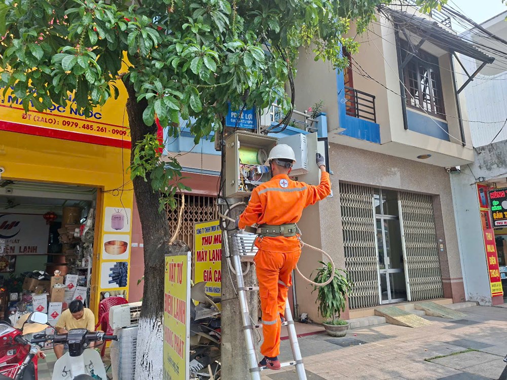 PC Quảng Ngãi triển khai phương án đảm bảo cấp điện dịp Giỗ Tổ Hùng Vương và Lễ 30.4 - 1.5  - ảnh 2