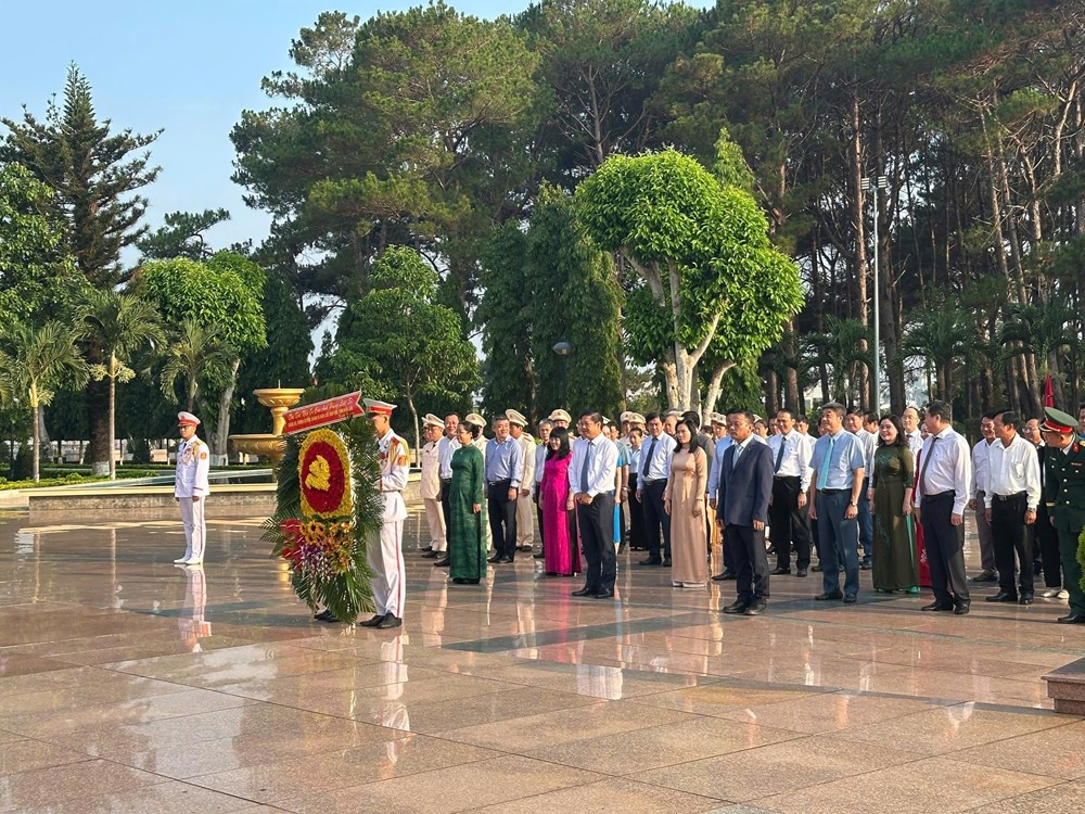 Đắk Lắk: Dâng hương tri ân các anh hùng liệt sĩ - ảnh 1