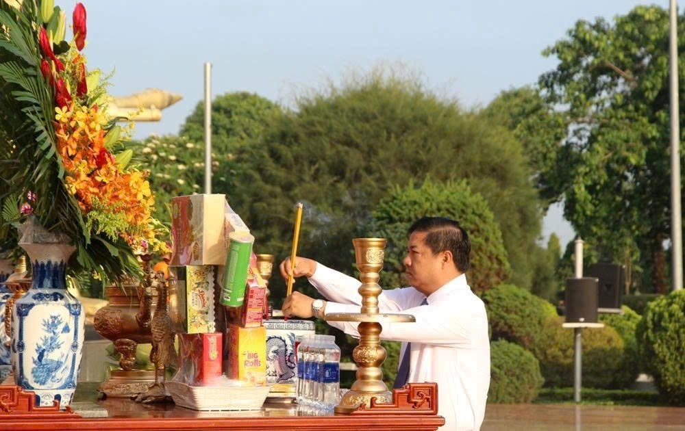 Đắk Lắk: Dâng hương tri ân các anh hùng liệt sĩ - ảnh 2