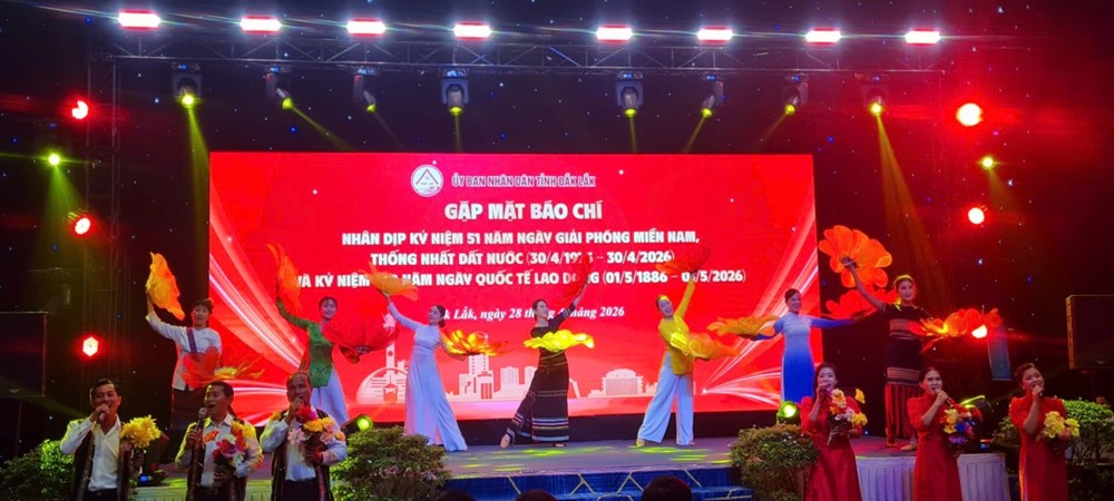 Đắk Lắk: Cam kết đồng hành cùng báo chí, xây dựng môi trường thông tin minh bạch - ảnh 1