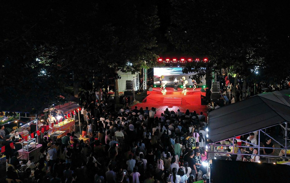 Rực rỡ đêm hội “Kon Tum - Âm vang đại ngàn, khúc ca thống nhất“ - ảnh 1