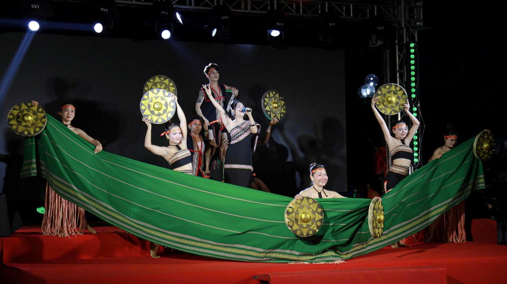 Rực rỡ đêm hội “Kon Tum - Âm vang đại ngàn, khúc ca thống nhất“ - ảnh 3