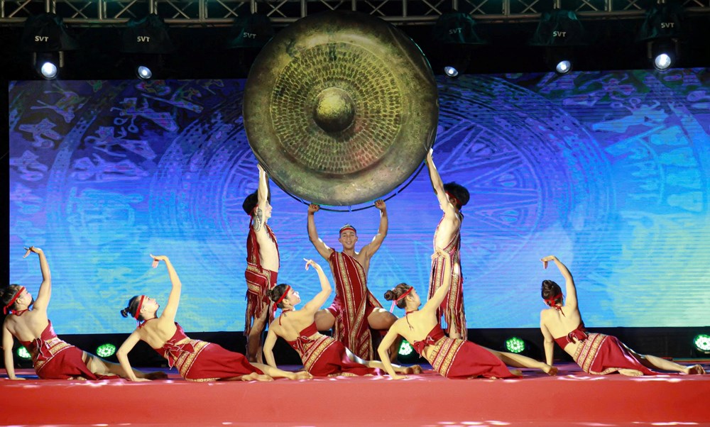Rực rỡ đêm hội “Kon Tum - Âm vang đại ngàn, khúc ca thống nhất“ - ảnh 4