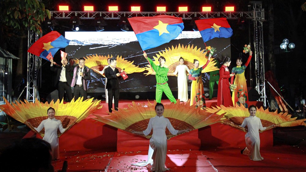 Rực rỡ đêm hội “Kon Tum - Âm vang đại ngàn, khúc ca thống nhất“ - ảnh 5