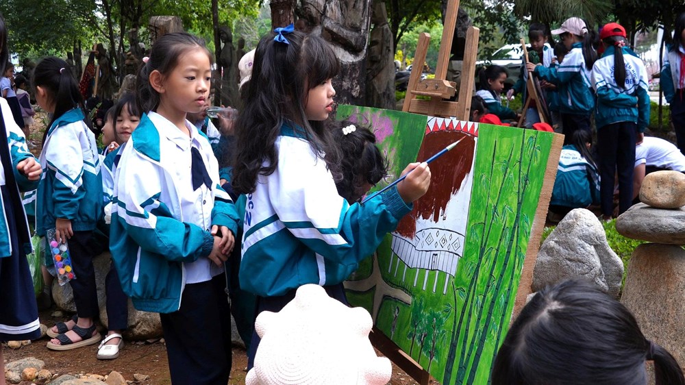 Măng Đen rộn ràng ngày hội sắc màu, lan tỏa tình yêu đại ngàn dịp lễ 30.4 - ảnh 2