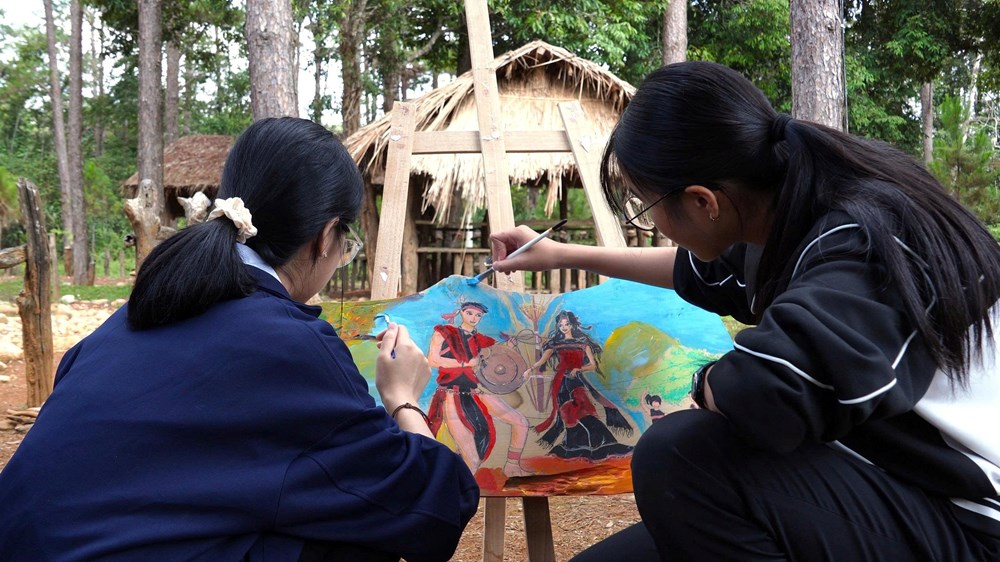 Măng Đen rộn ràng ngày hội sắc màu, lan tỏa tình yêu đại ngàn dịp lễ 30.4 - ảnh 3