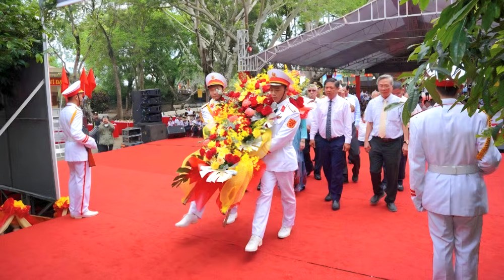 Tưởng niệm 136 năm Ngày sinh Chủ tịch Hồ Chí Minh tại Nhà thờ Bác Hồ - ảnh 2