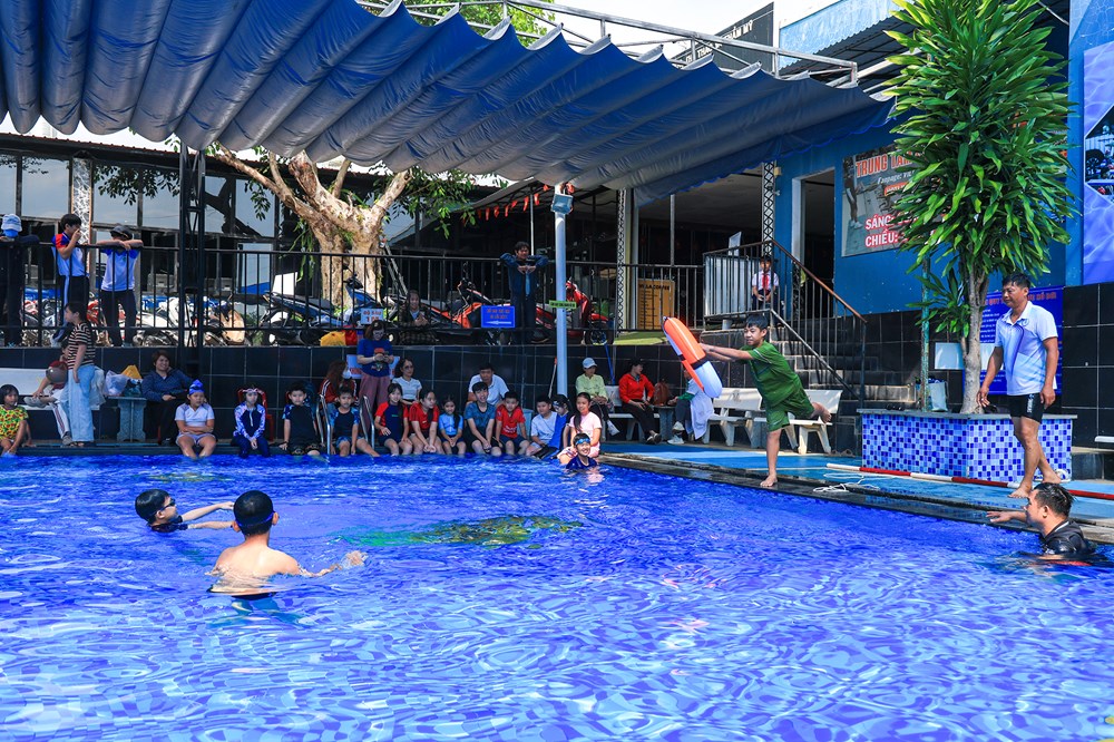 Tập huấn kỹ năng phòng, chống đuối nước cho trẻ em trên địa bàn phường Kon Tum - ảnh 2