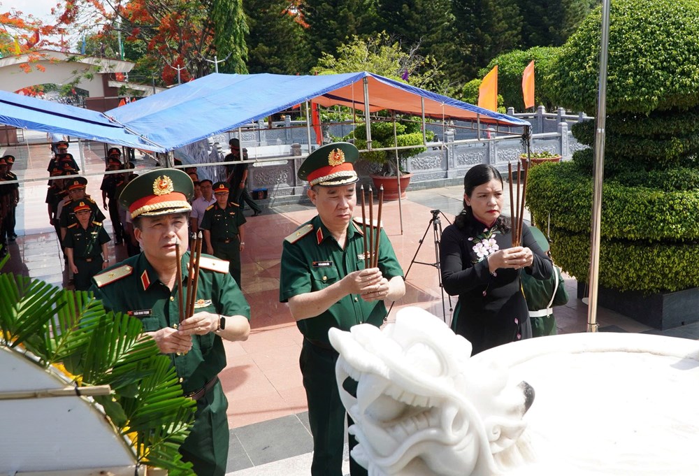 Quảng Ngãi: Hội thảo xác minh khu mộ liệt sĩ tập thể tại Kon Tum - ảnh 3