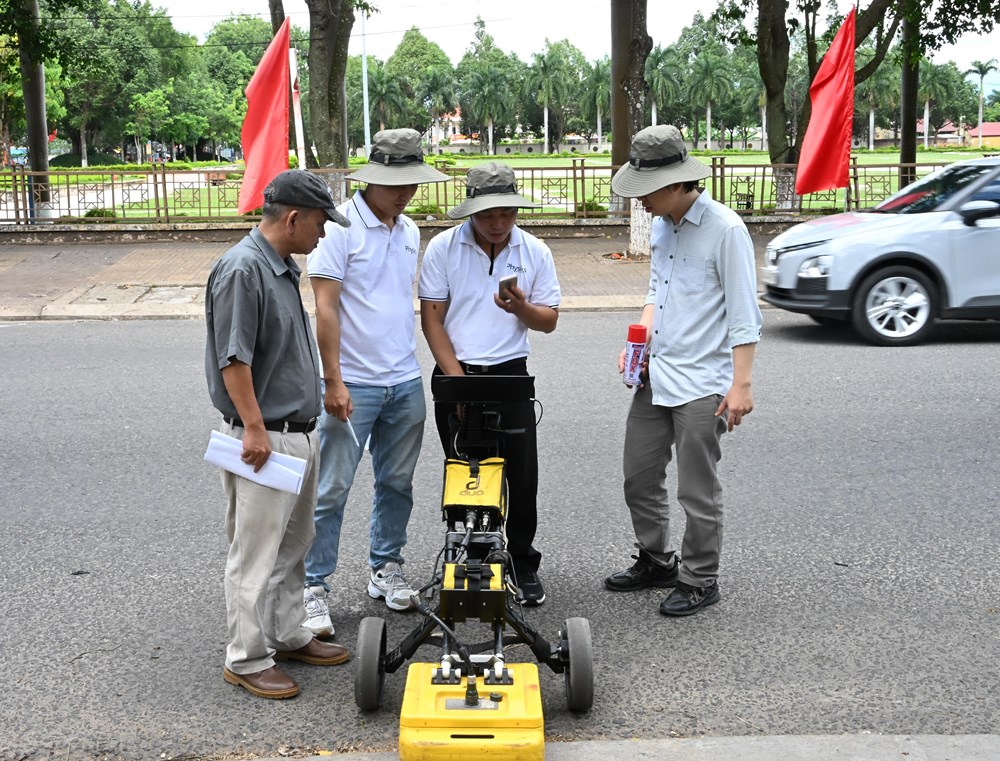 Lần đầu ứng dụng radar xuyên đất tìm mộ tập thể liệt sĩ tại Quảng Ngãi - ảnh 2