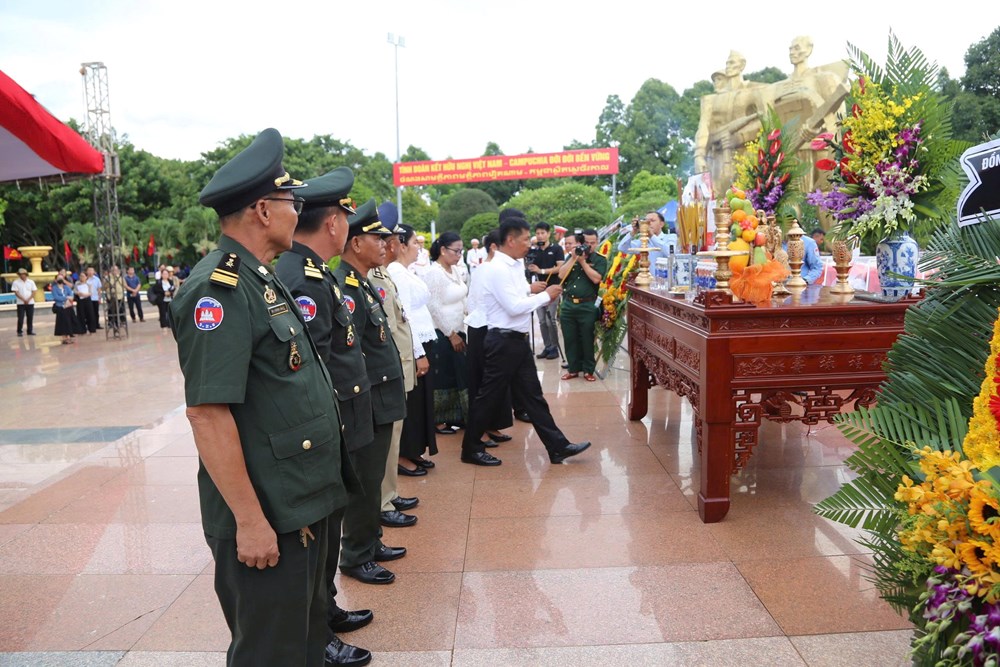 Đắk Lắk trọng thể tổ chức lễ truy điệu và an táng 27 hài cốt liệt sĩ - ảnh 2