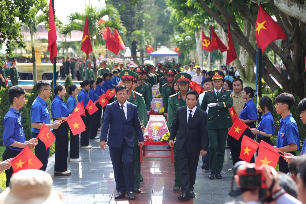 Đắk Lắk trọng thể tổ chức lễ truy điệu và an táng 27 hài cốt liệt sĩ - ảnh 1