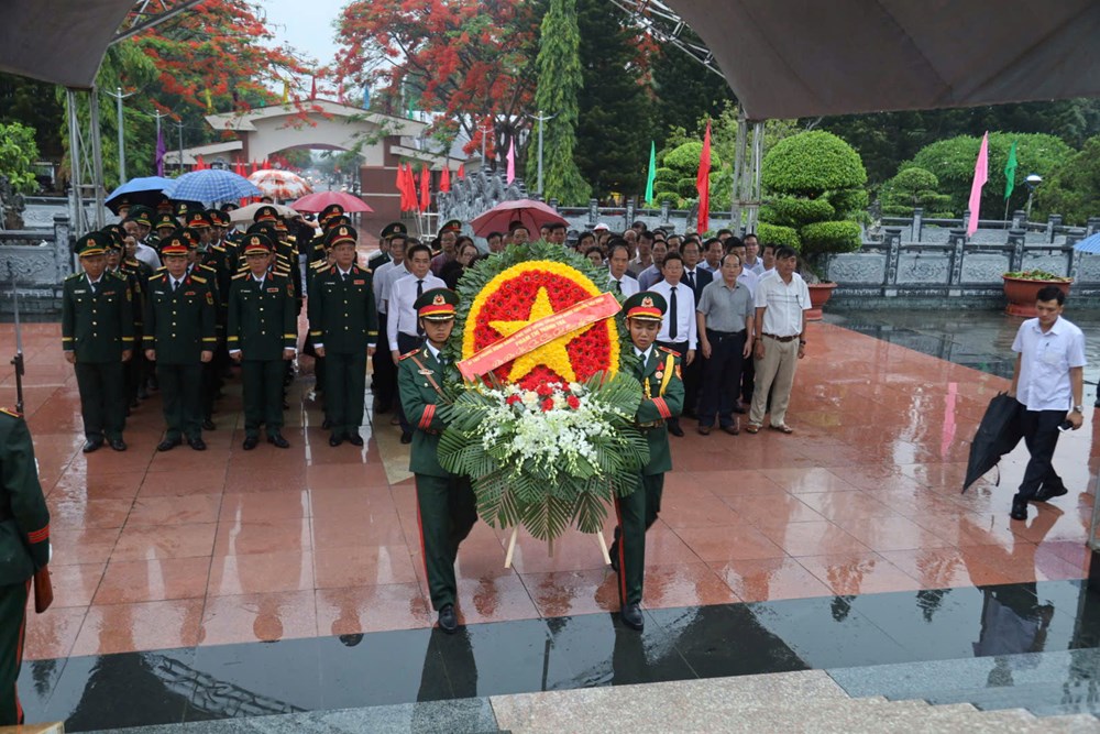 Triển khai khai quật khu vực nghi có mộ liệt sĩ tập thể trên đường Trường Chinh - ảnh 1