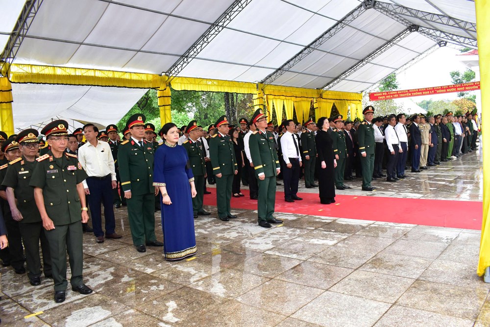 Phó Thủ tướng Phạm Thị Thanh Trà dự Lễ truy điệu, an táng hài cốt liệt sĩ tại Quảng Ngãi - ảnh 2