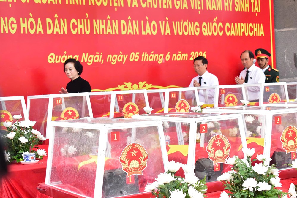 Phó Thủ tướng Phạm Thị Thanh Trà dự Lễ truy điệu, an táng hài cốt liệt sĩ tại Quảng Ngãi - ảnh 4
