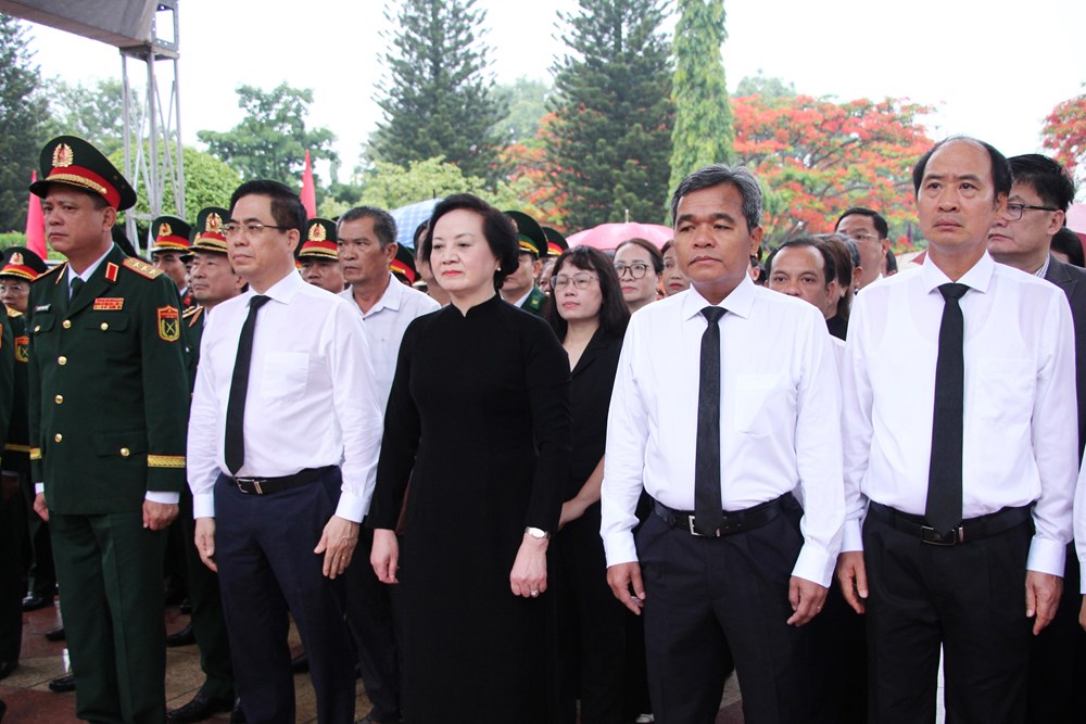 Triển khai khai quật khu vực nghi có mộ liệt sĩ tập thể trên đường Trường Chinh - ảnh 2