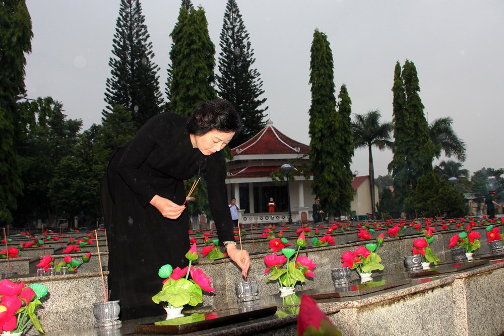 Triển khai khai quật khu vực nghi có mộ liệt sĩ tập thể trên đường Trường Chinh - ảnh 6