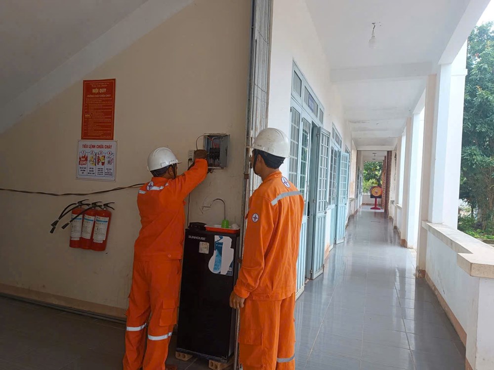 PC Quảng Ngãi chủ động bảo đảm điện phục vụ Kỳ thi tốt nghiệp THPT năm 2026 - ảnh 2