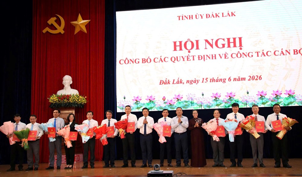 Đắk Lắk công bố nhiều quyết định quan trọng về công tác cán bộ - ảnh 2
