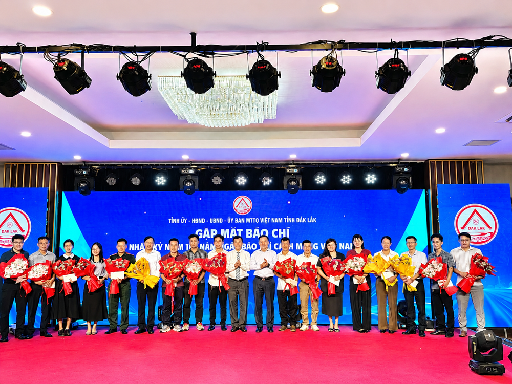 Báo chí đồng hành cùng Đắk Lắk trên chặng đường phát triển mới - ảnh 4