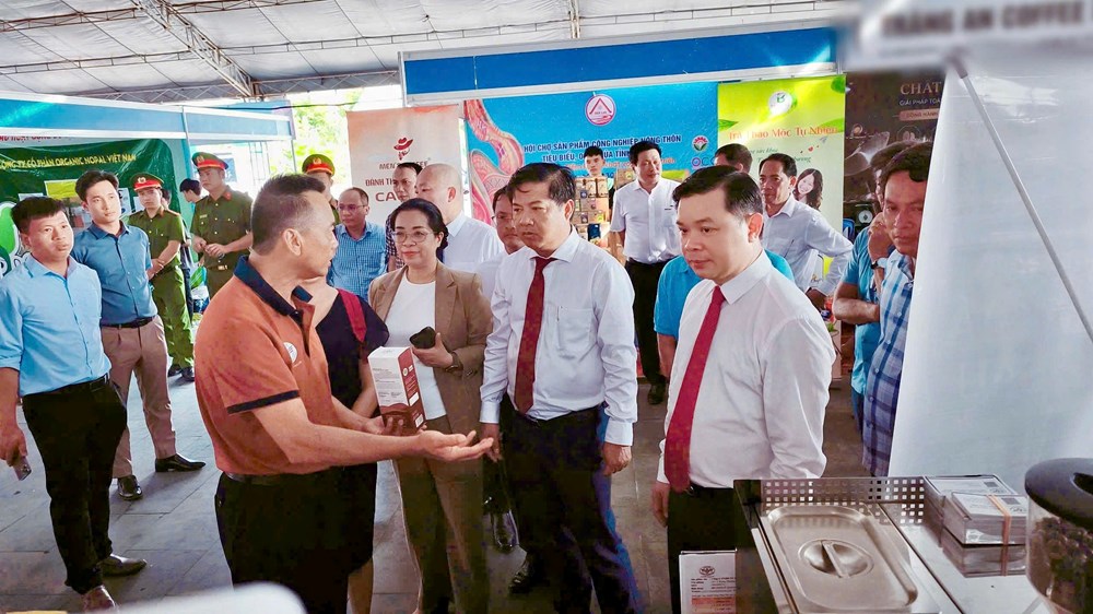 Trải nghiệm hệ sinh thái gian hàng số tại Hội chợ OCOP Đắk Lắk - ảnh 2