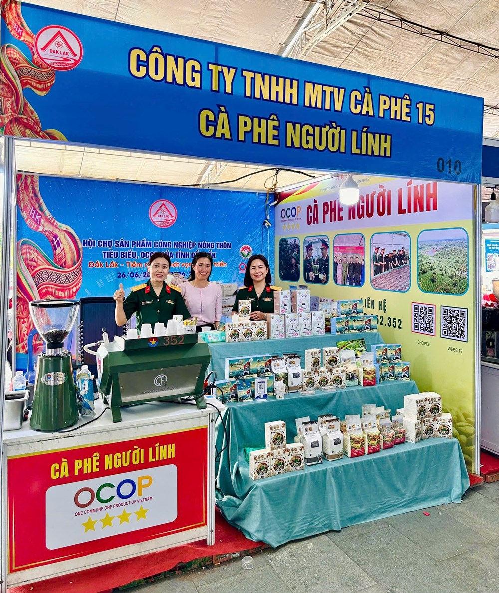 Trải nghiệm hệ sinh thái gian hàng số tại Hội chợ OCOP Đắk Lắk - ảnh 3