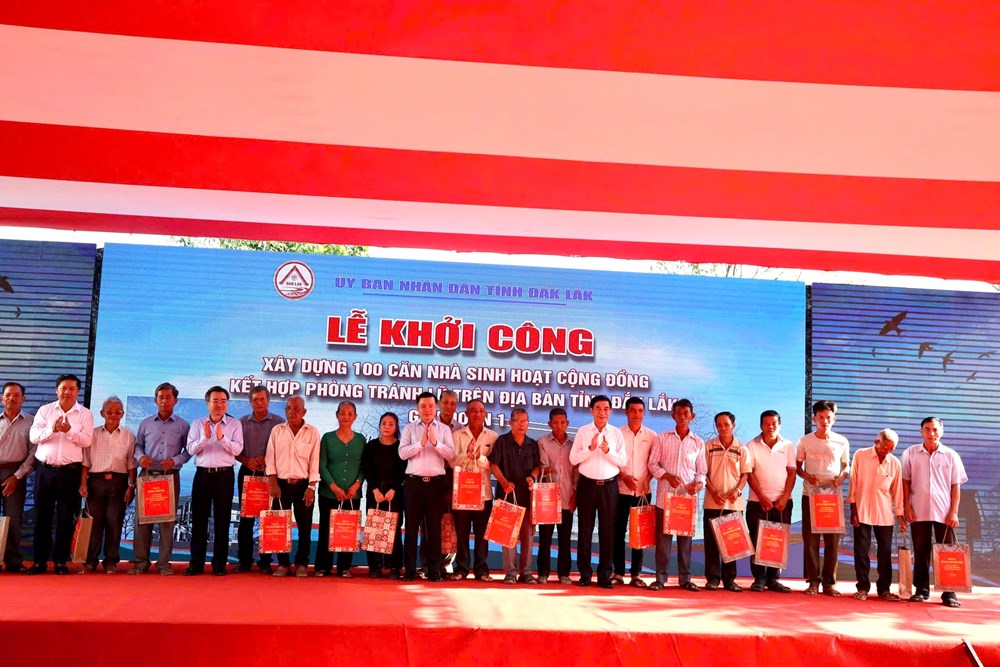 Đại tướng Phan Văn Giang dự Lễ khởi công 100 nhà tránh lũ đa năng tại Đắk Lắk - ảnh 3
