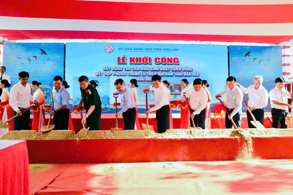 Đại tướng Phan Văn Giang dự Lễ khởi công 100 nhà tránh lũ đa năng tại Đắk Lắk - ảnh 1