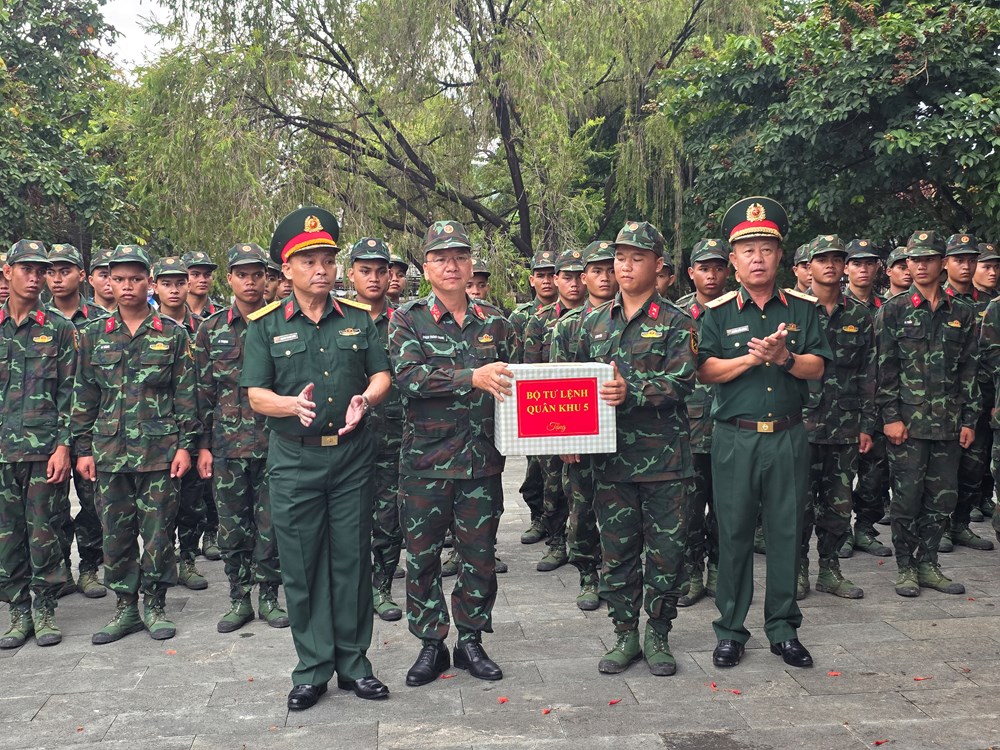 Thượng tướng Lê Quang Minh kiểm tra công tác tìm kiếm, quy tập hài cốt liệt sĩ tại Quảng Ngãi - ảnh 4