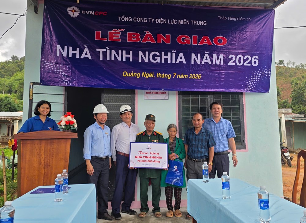 PC Quảng Ngãi trao tặng 10 mái ấm nghĩa tình, tiếp thêm động lực cho gia đình người có công - ảnh 3