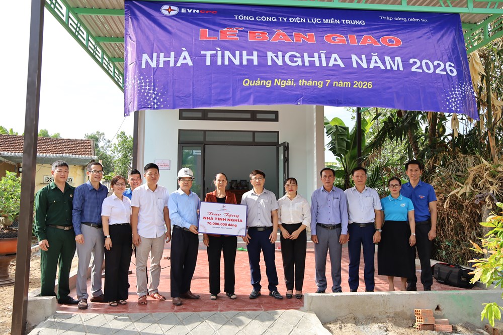 PC Quảng Ngãi trao tặng 10 mái ấm nghĩa tình, tiếp thêm động lực cho gia đình người có công - ảnh 1