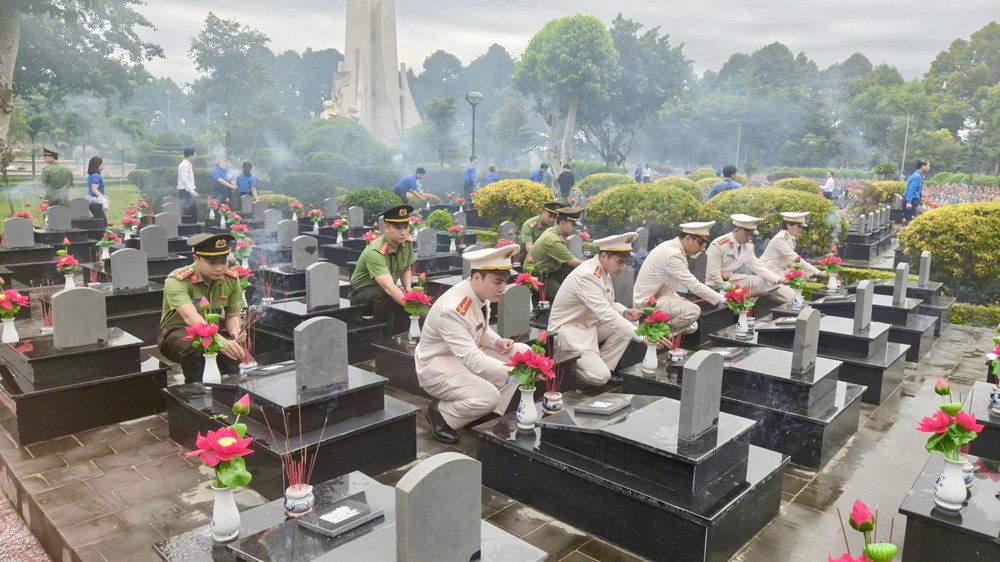 Đắk Lắk tri ân các Anh hùng liệt sĩ nhân 79 năm Ngày Thương binh - Liệt sĩ - ảnh 4