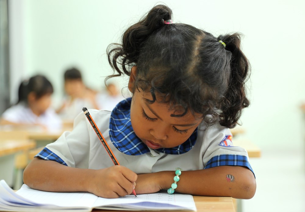 Ngôi trường mới nơi vùng biên Rờ Kơi trước ngày khai giảng - ảnh 3