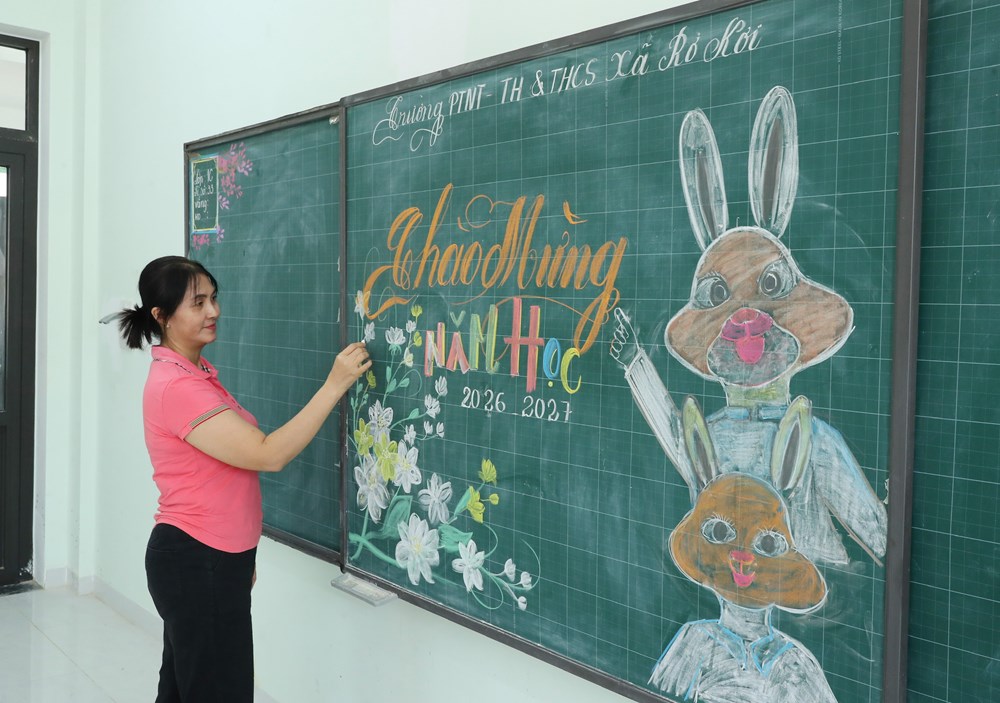 Ngôi trường mới nơi vùng biên Rờ Kơi trước ngày khai giảng - ảnh 13