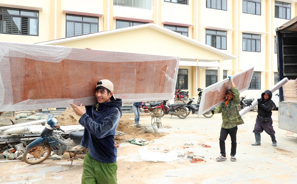 Ngôi trường mới nơi vùng biên Rờ Kơi trước ngày khai giảng - ảnh 6