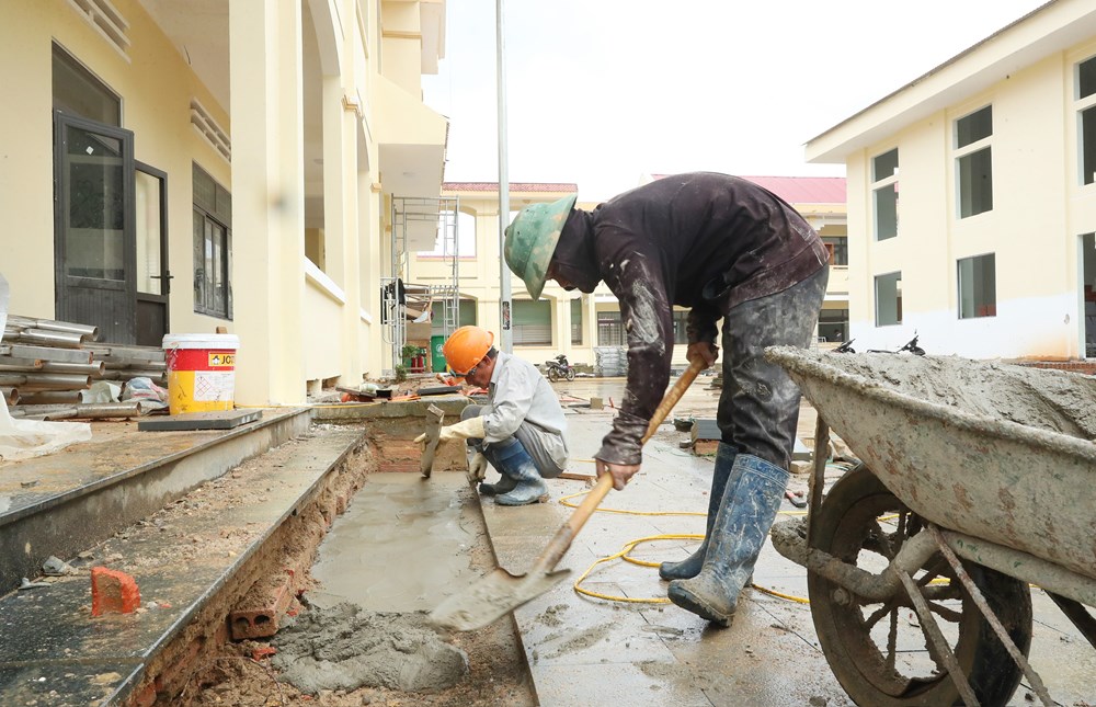 Ngôi trường mới nơi vùng biên Rờ Kơi trước ngày khai giảng - ảnh 8