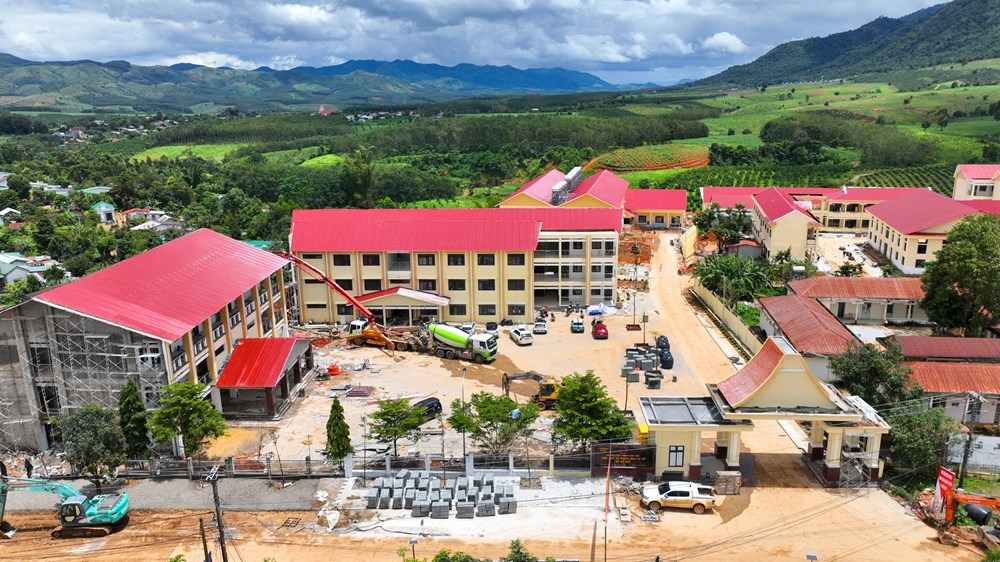 Ngôi trường mới nơi vùng biên Rờ Kơi trước ngày khai giảng - ảnh 4