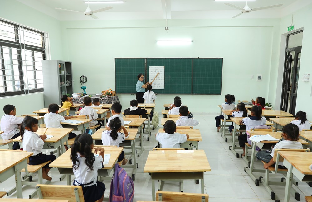 Ngôi trường mới nơi vùng biên Rờ Kơi trước ngày khai giảng - ảnh 1