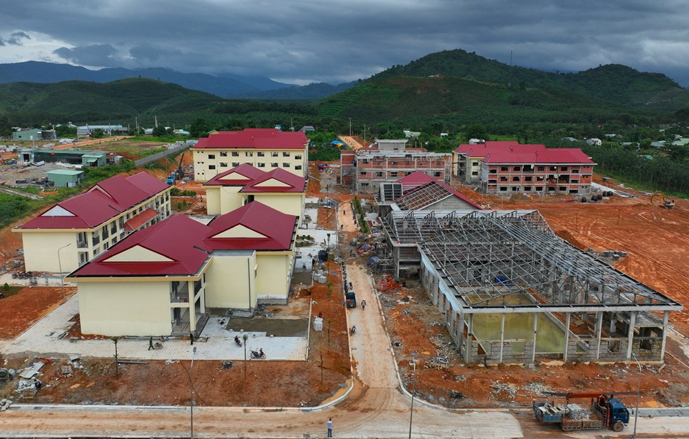 Vượt khó, chạy đua với thời gian trên công trường trường học nơi biên giới - ảnh 9