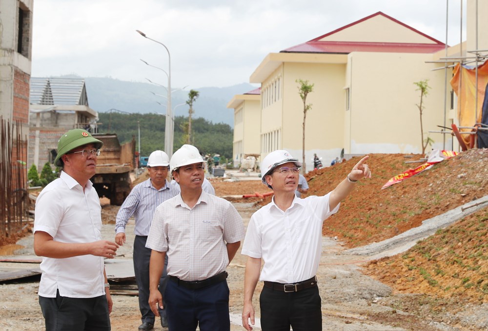 Vượt khó, chạy đua với thời gian trên công trường trường học nơi biên giới - ảnh 8