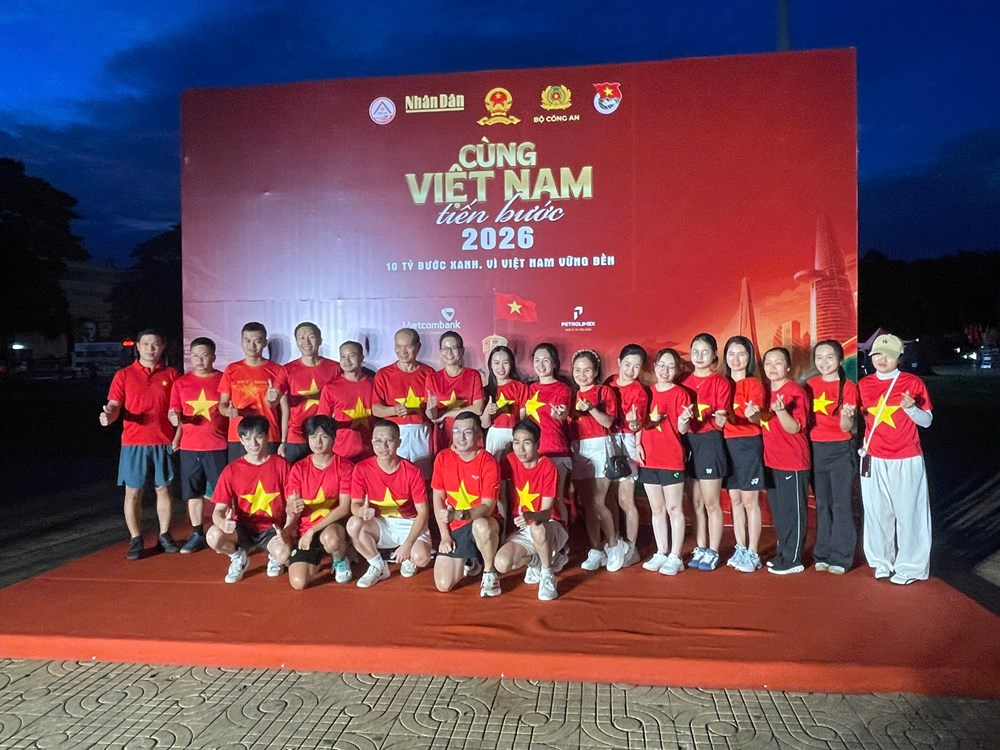 Đắk Lắk sôi nổi chương trình đi bộ “Cùng Việt Nam tiến bước” năm 2026 - ảnh 1